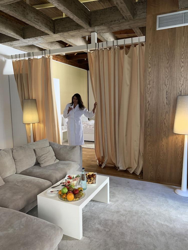 Prestige 4* Tirana