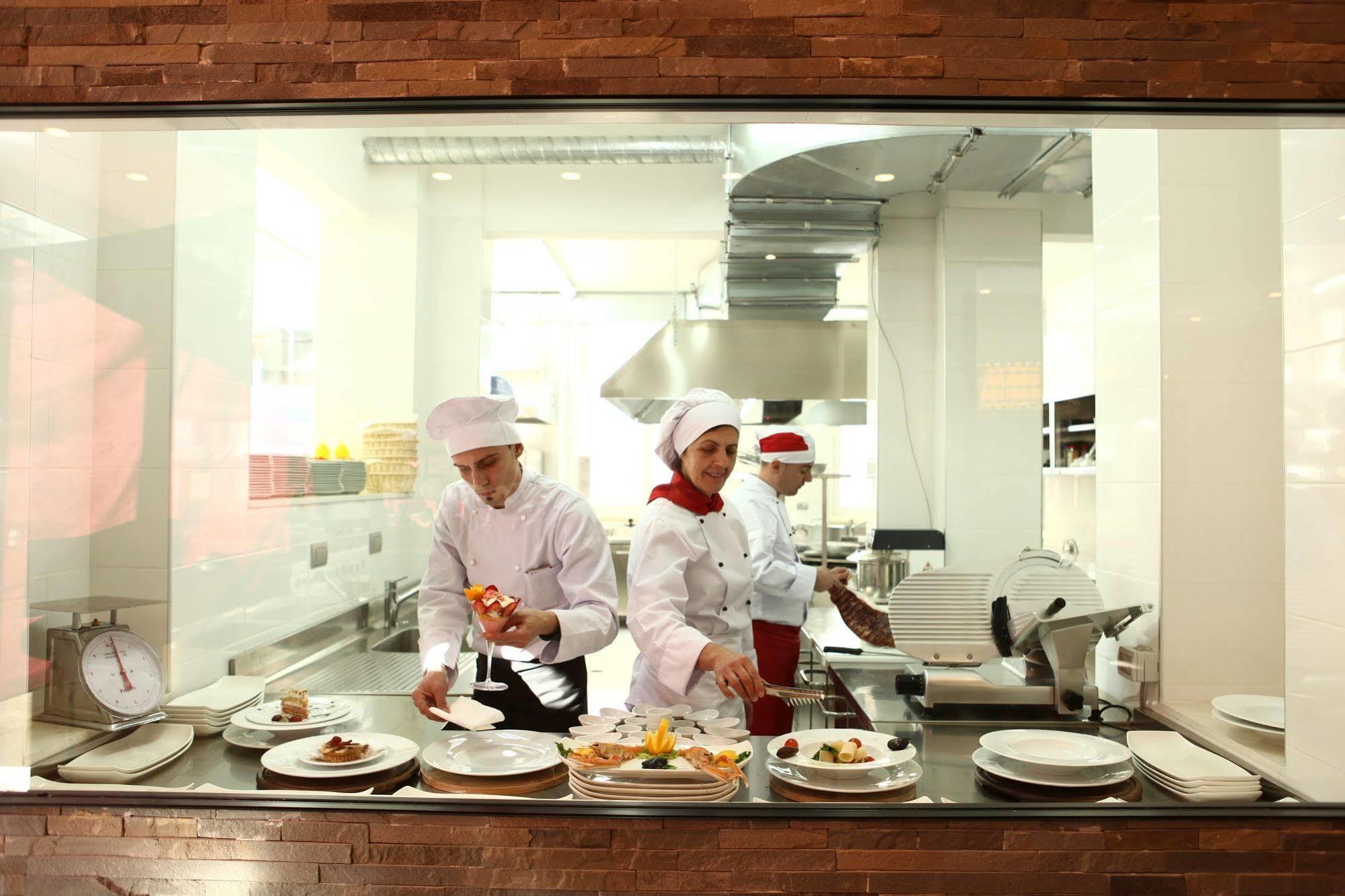 Prestige Hotel 4*